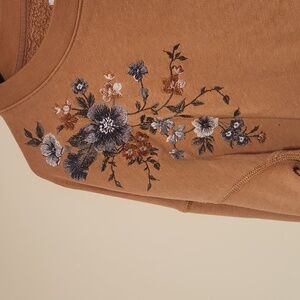 American Eagle "AHH-MAZINGLY SOFT" crew neck sweater with embroidery